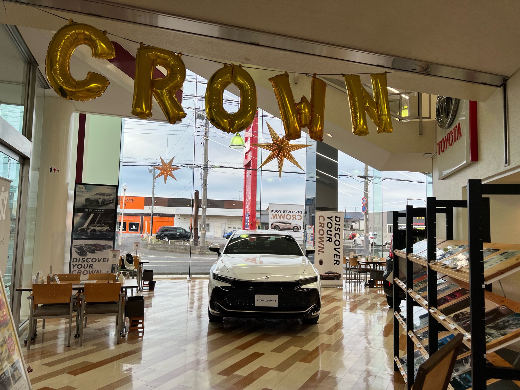 新型クラウン展示中♪