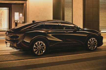 CROSSOVER G“Leather Package”（2.5Lハイブリッド車）